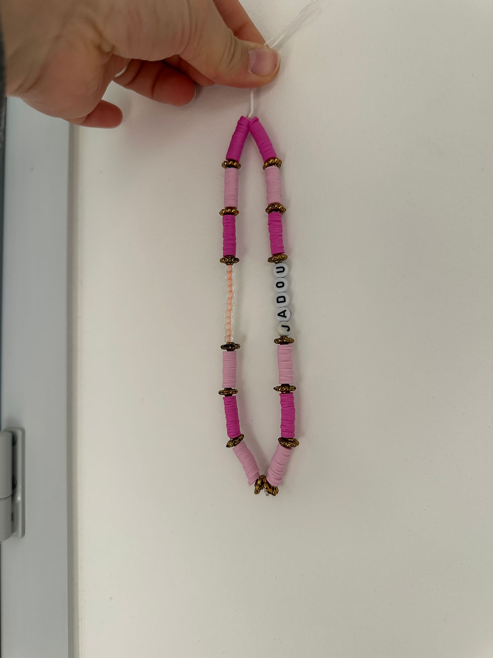 Collier de perles roses clair et foncé avec JADORE