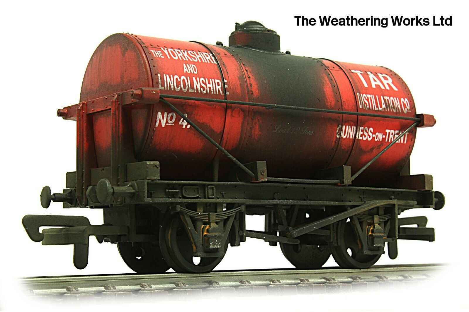 Dapol 14T Yorkshire & Lincolnshire Tar Oil Tank Wagon PRO-WEATHERED B25