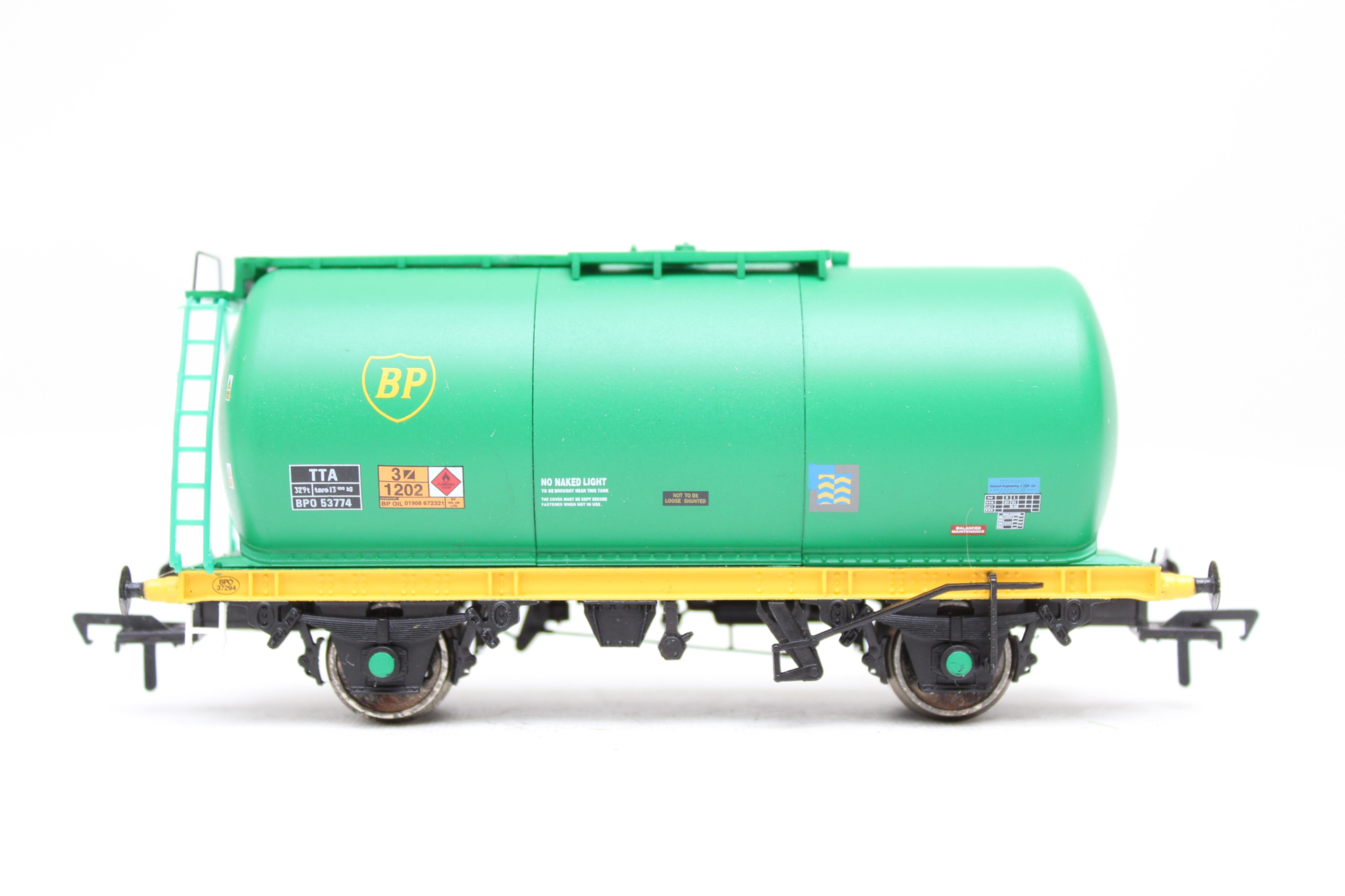 Pre-Owned Bachmann 37-575 45t TTA Oil Tank Wagon BP Green O18