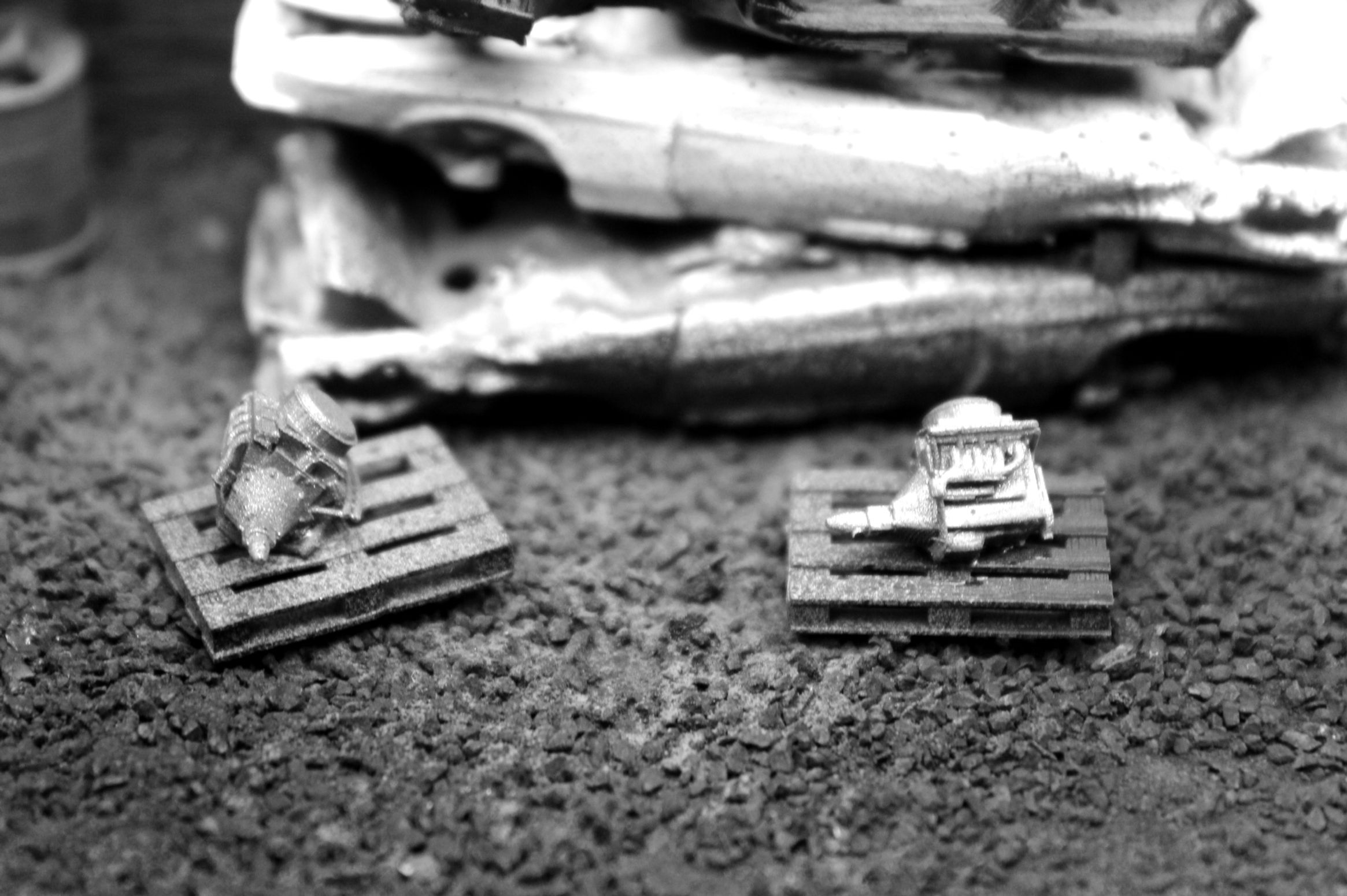 Car Engines Small - UNPAINTED - Pack of 10 - 1:76 OO Gauge Model Railway