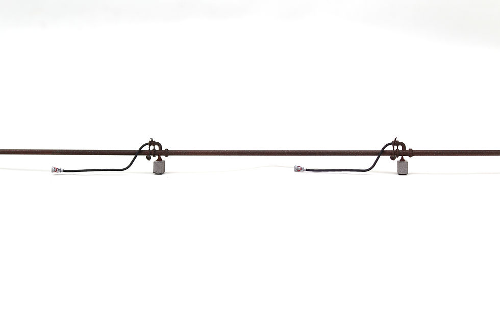 Thumbnail: Single Pipeline with 4 taps and hoses - RUSTY - 1:76 OO Gauge Model Railway