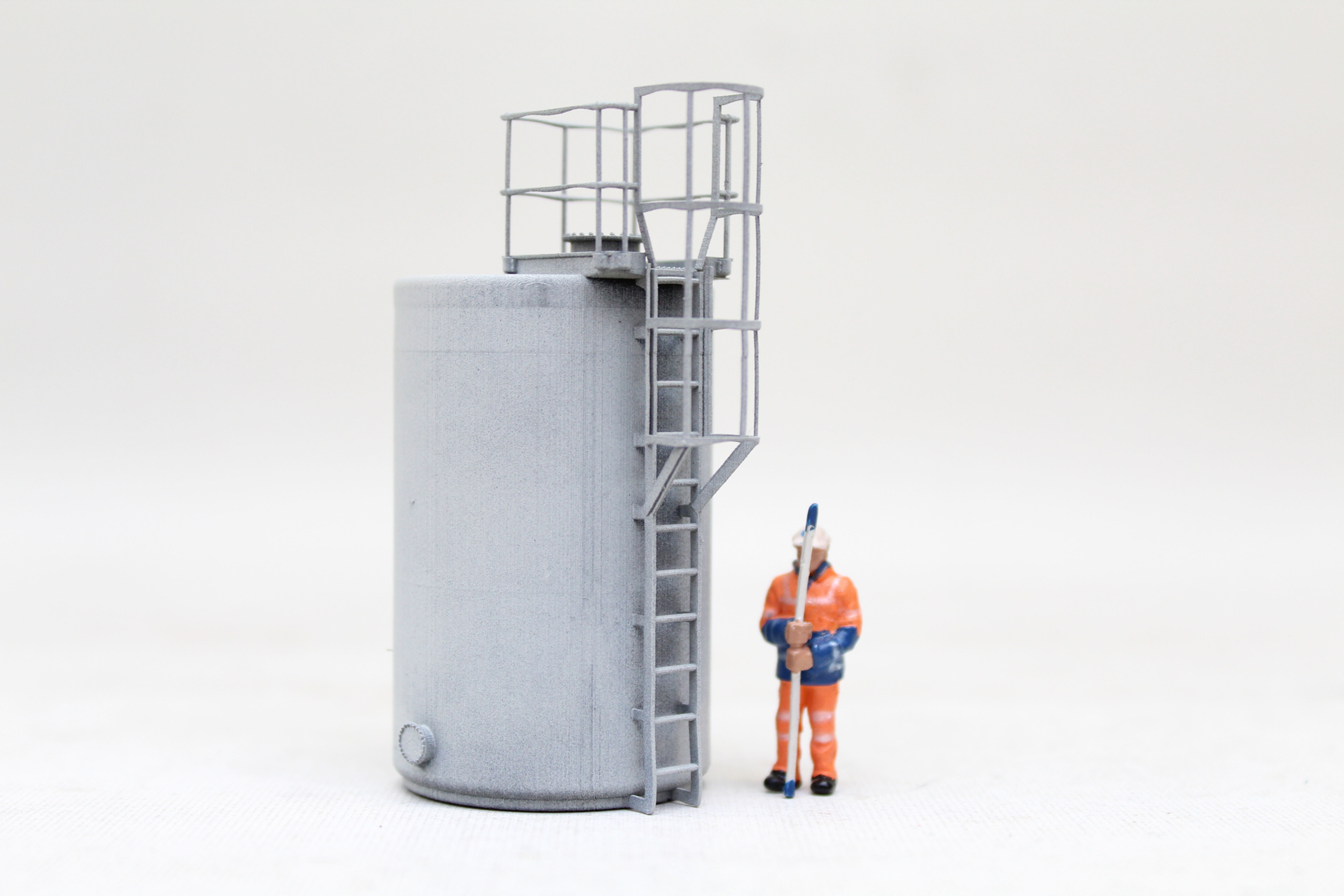 Welded Tank 46mm - LIGHT GREY - 1:76 OO Gauge Model Railway