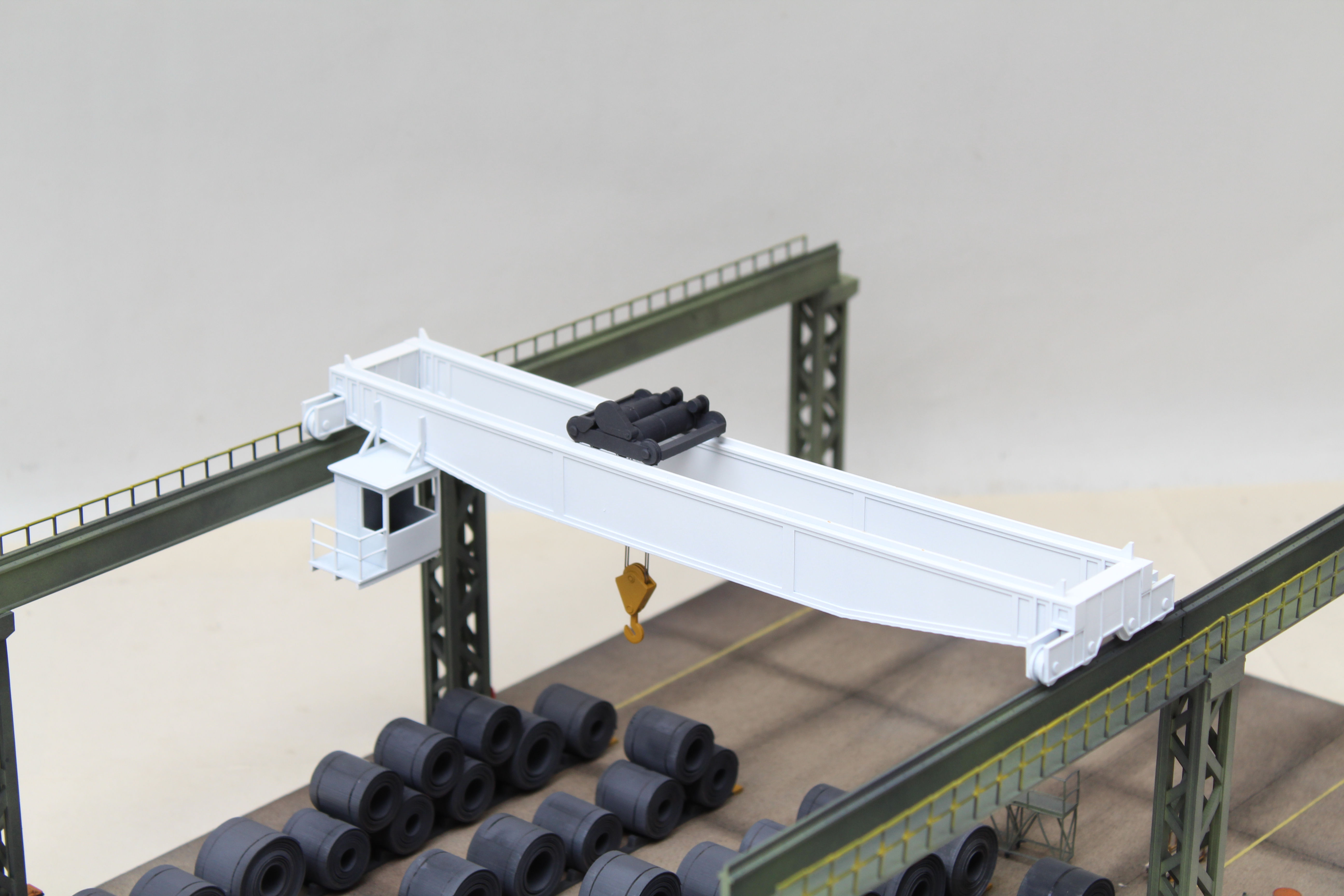 Large Steelworks Foundry Crane - WHITE - 1:76 OO Gauge Model Railway