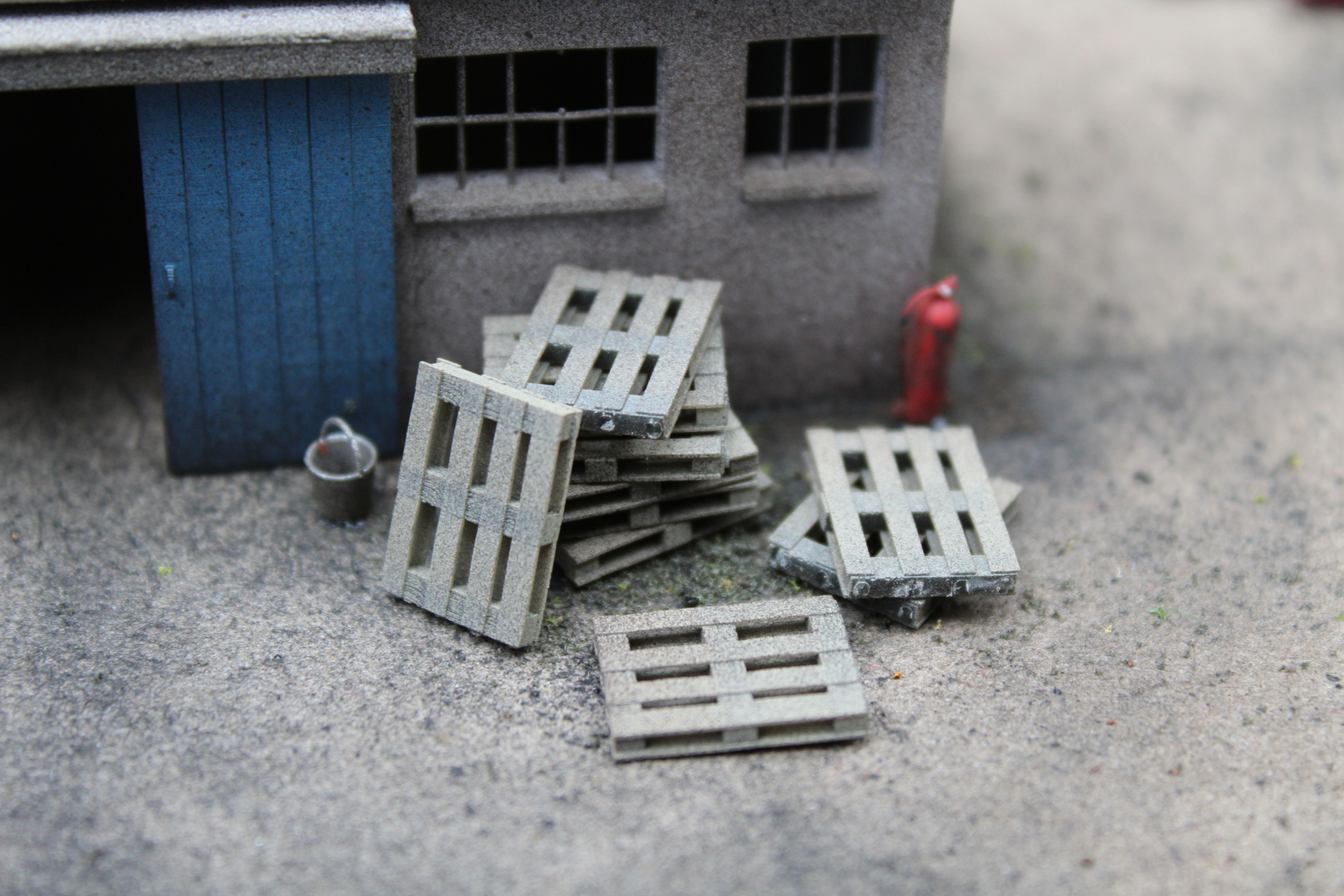 Wooden Pallets Weathered - Pack of 10 - 1:76 OO Gauge Model Railway