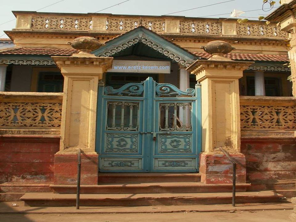 שער כניסה כחול מנדבי שערים לתודעה.jpg