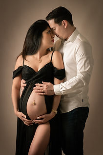 photo de grossesse en studio en couple - Studio Luciole à Mions