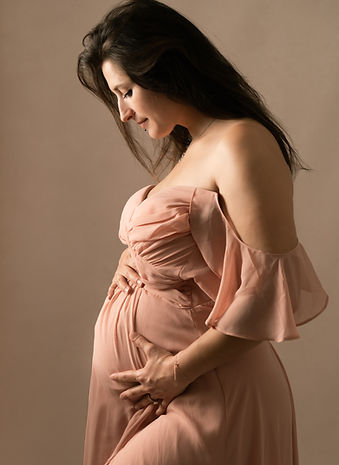 Séance grossesse avec robe - Studio Luciole à Mions
