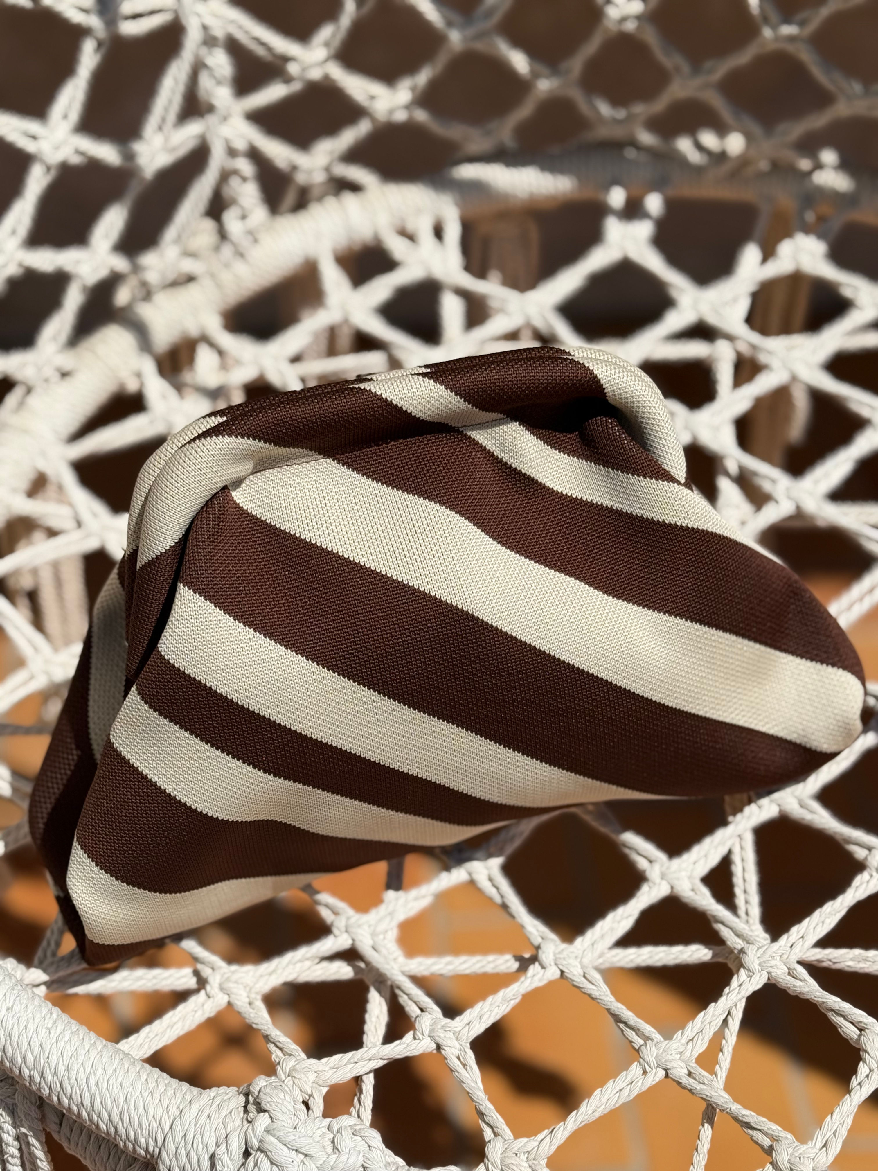 Pochette clip rayé chocolat