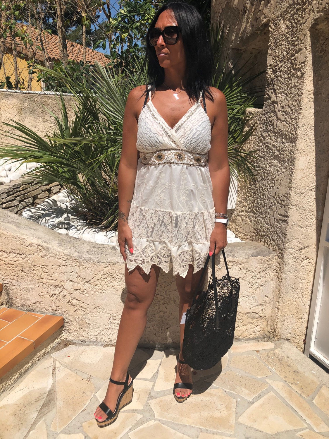 Petite robe courte bohème chic - écru et dorée