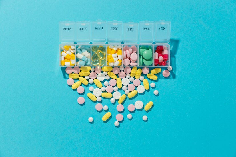assortiment-minimal-pilules-medicinales_23-2148892342.jpg