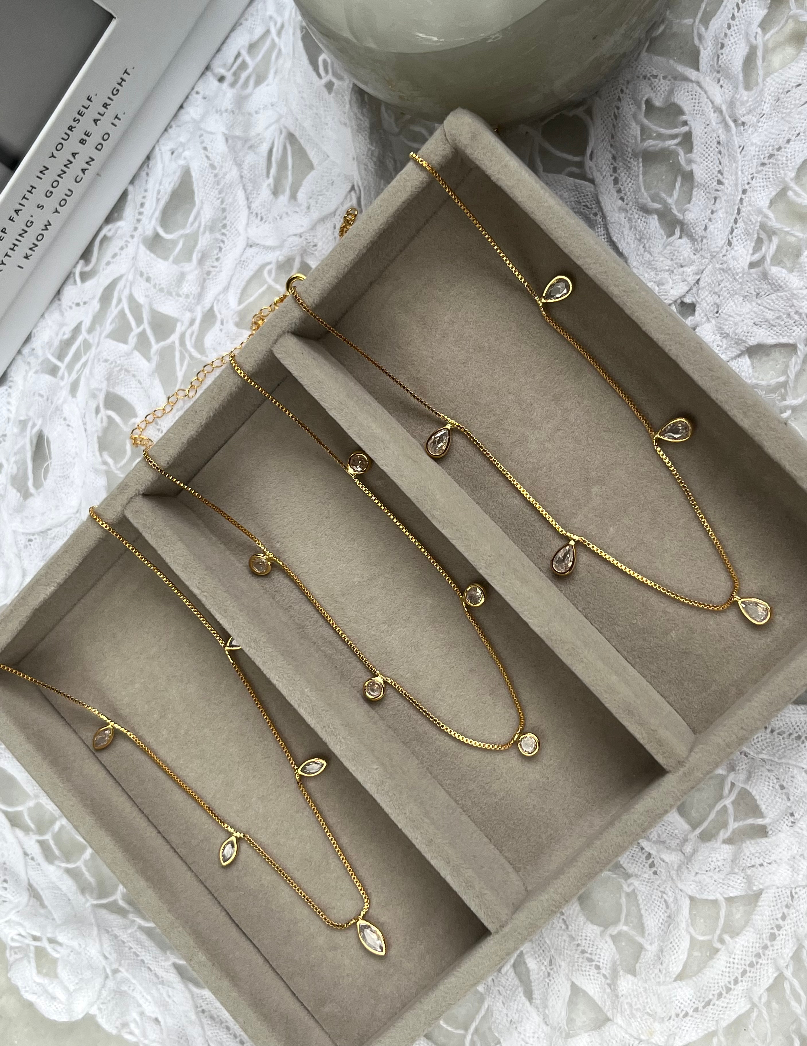 CHOKER 5 PINGENTES - FOLHEADASA OURO E PRATA