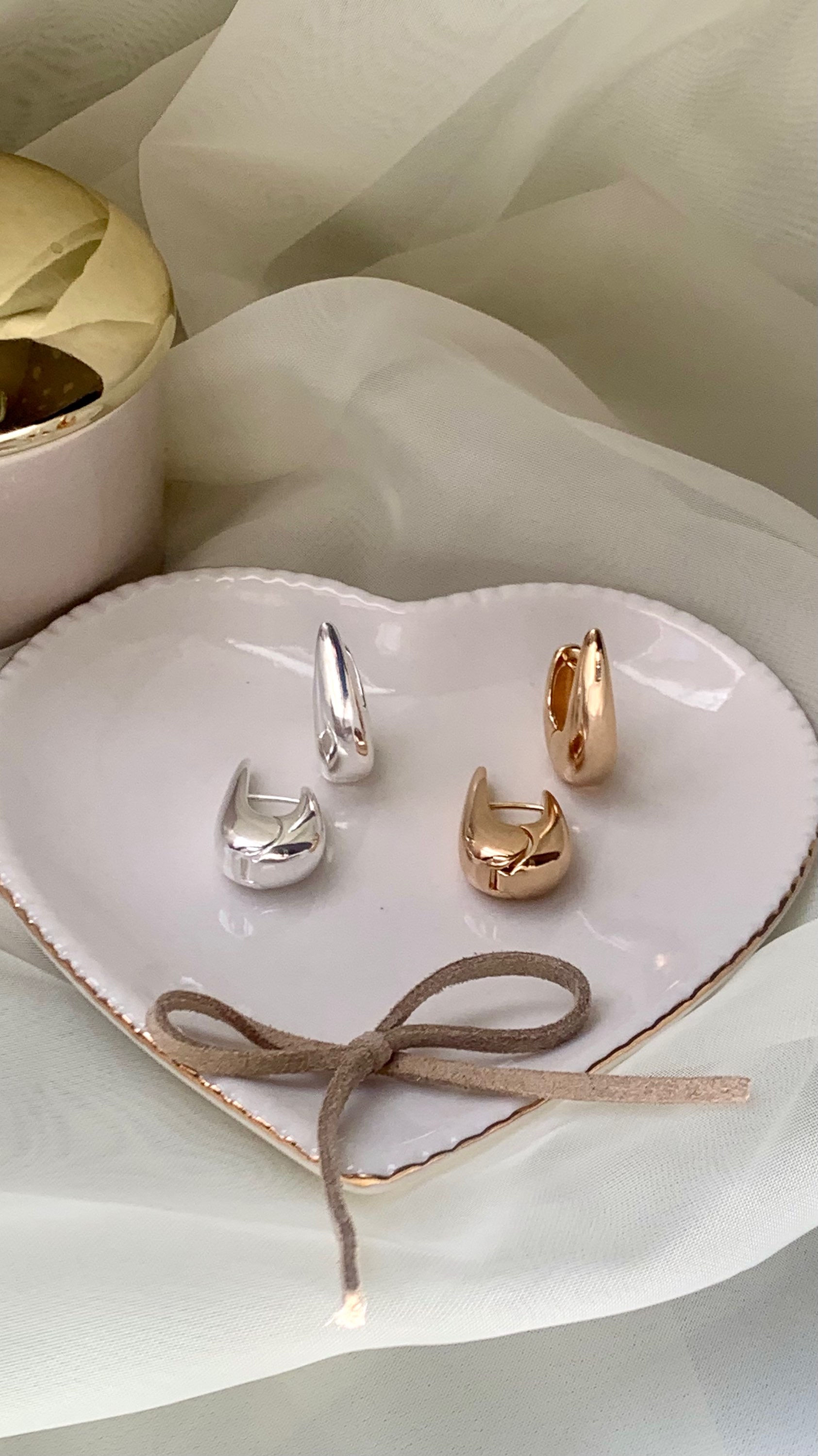 ARGOLA GOTA A LONGADA FOLHEADA A OURO  E  A  PRATA