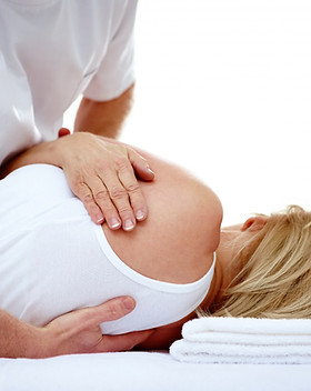 Osteopath bei der Arbeit