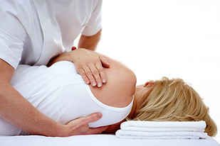 Osteopath bei der Arbeit