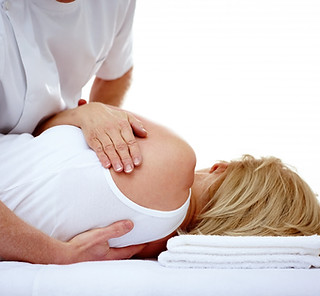 Osteopath bei der Arbeit