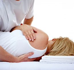 Osteopath bei der Arbeit