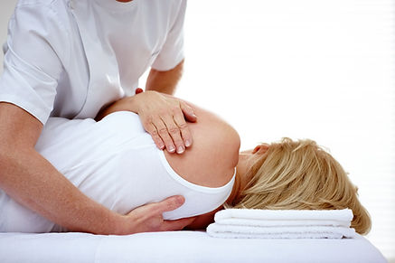 Osteopath bei der Arbeit