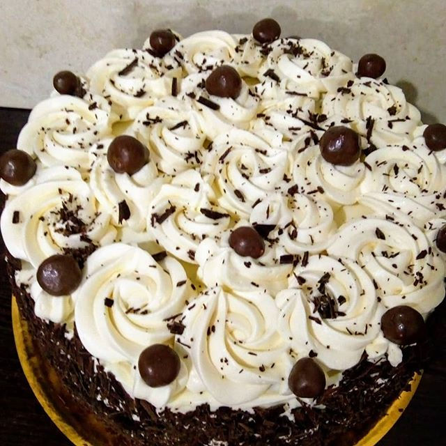 Torta húmeda deco con crema