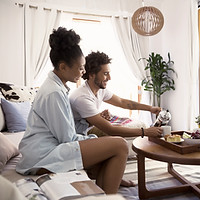 couple in hotel room