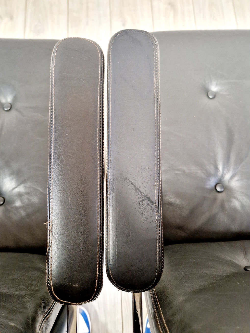 Miniature : Pair of Mid Century Robin Day Hille Delphi Amchairs