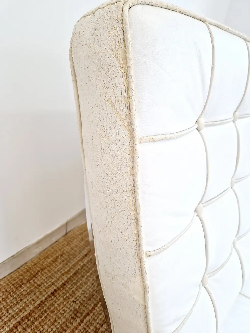 Miniature : Mid Century Style White Barcelona Sofa