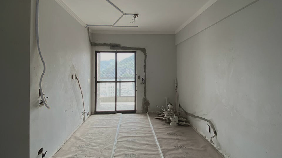 Obra residencial organizada com cronograma e planejamento - ambiente sem estresse