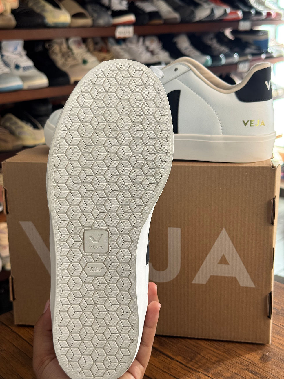 Miniatura: Veja Esplar Leather White Black.