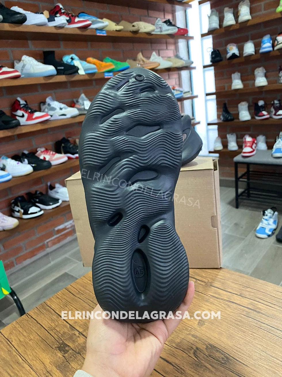 Miniatura: Yeezy Foam Negra