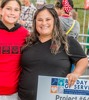 Cyndi profile pic.png