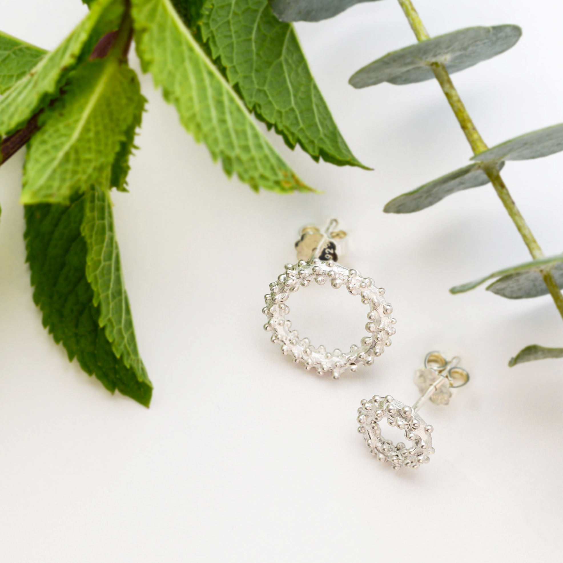 Asymmetrical earrings circle