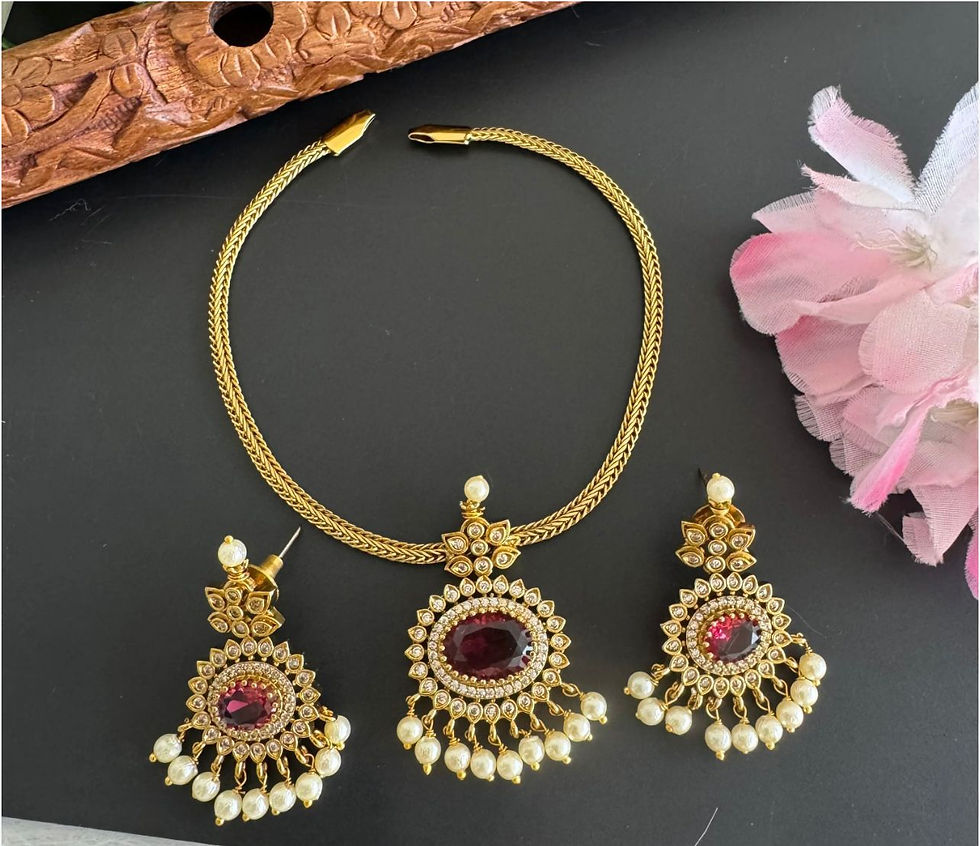 Plated dark pink stone short necklace 