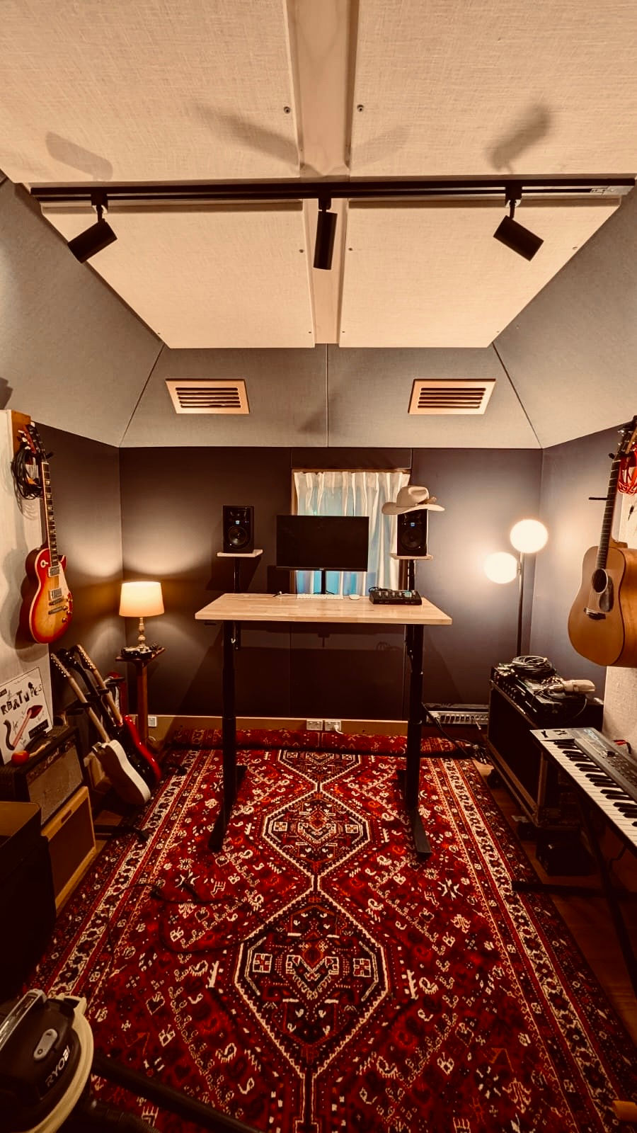 Mood Unit (Studio B)