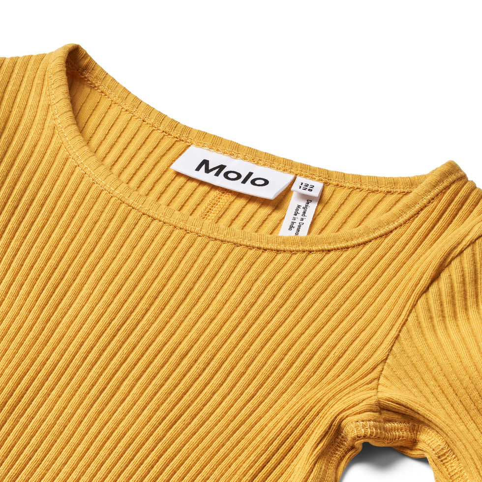Detail of neckline and fabric texture of the Molo Rochelle Energy T-shirt