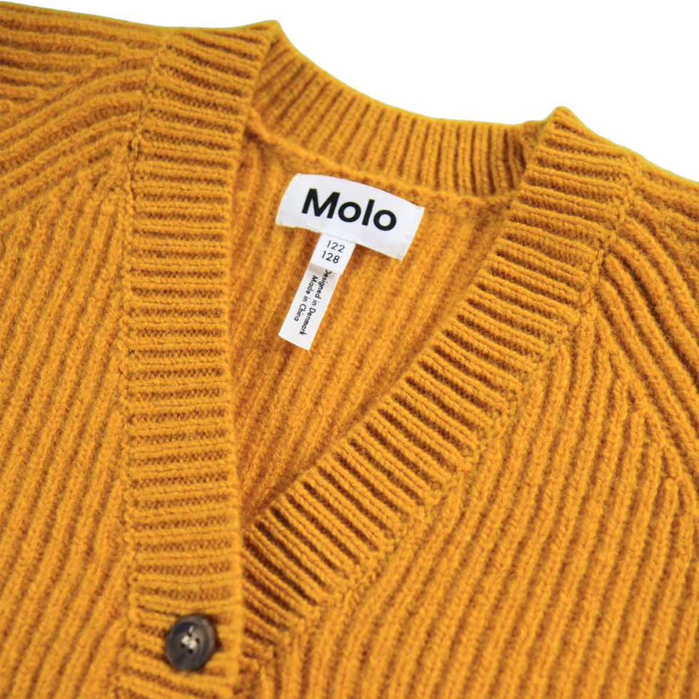 Close-up of Molo Gilberta cardigan neckline, rib texture, and button details