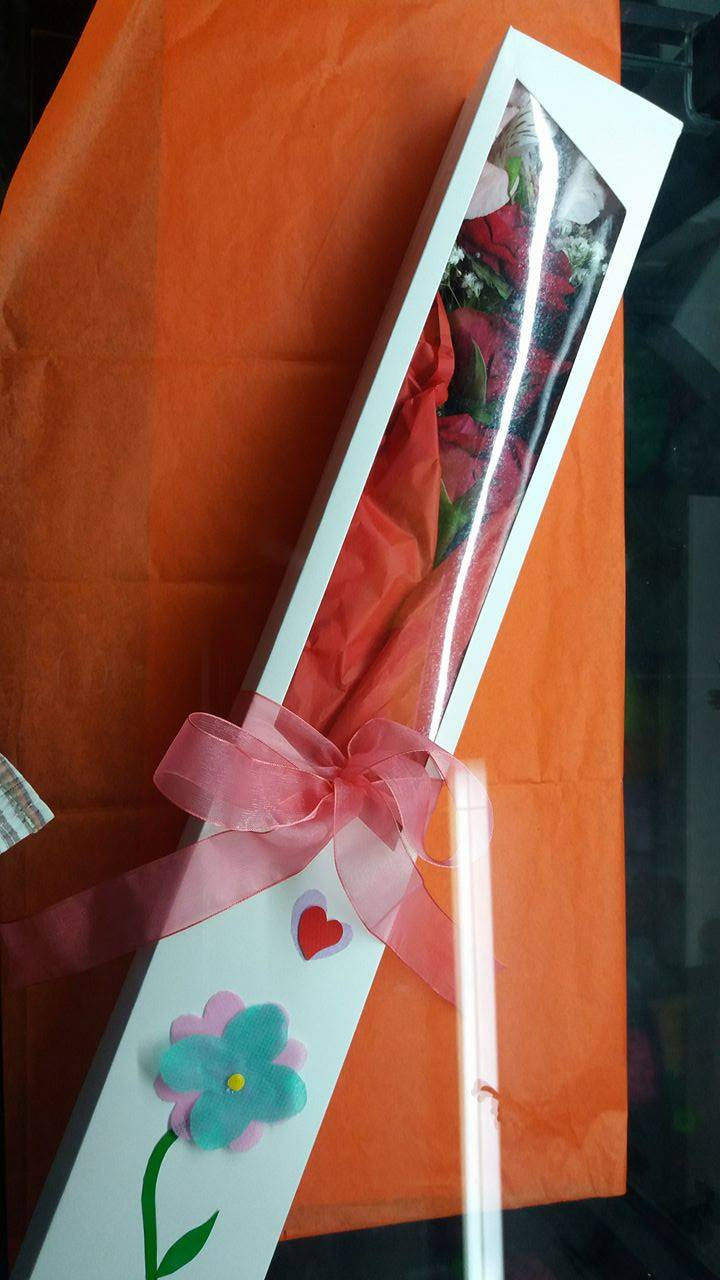 Miniatura: Caja con tres rosas