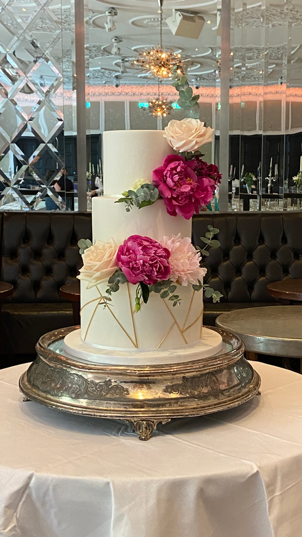 Geometric design wedding cake