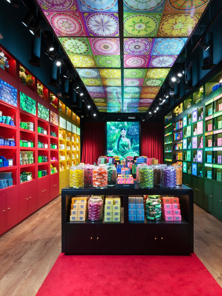 fotografia publicitária de loja com ambiente divertido e colorido