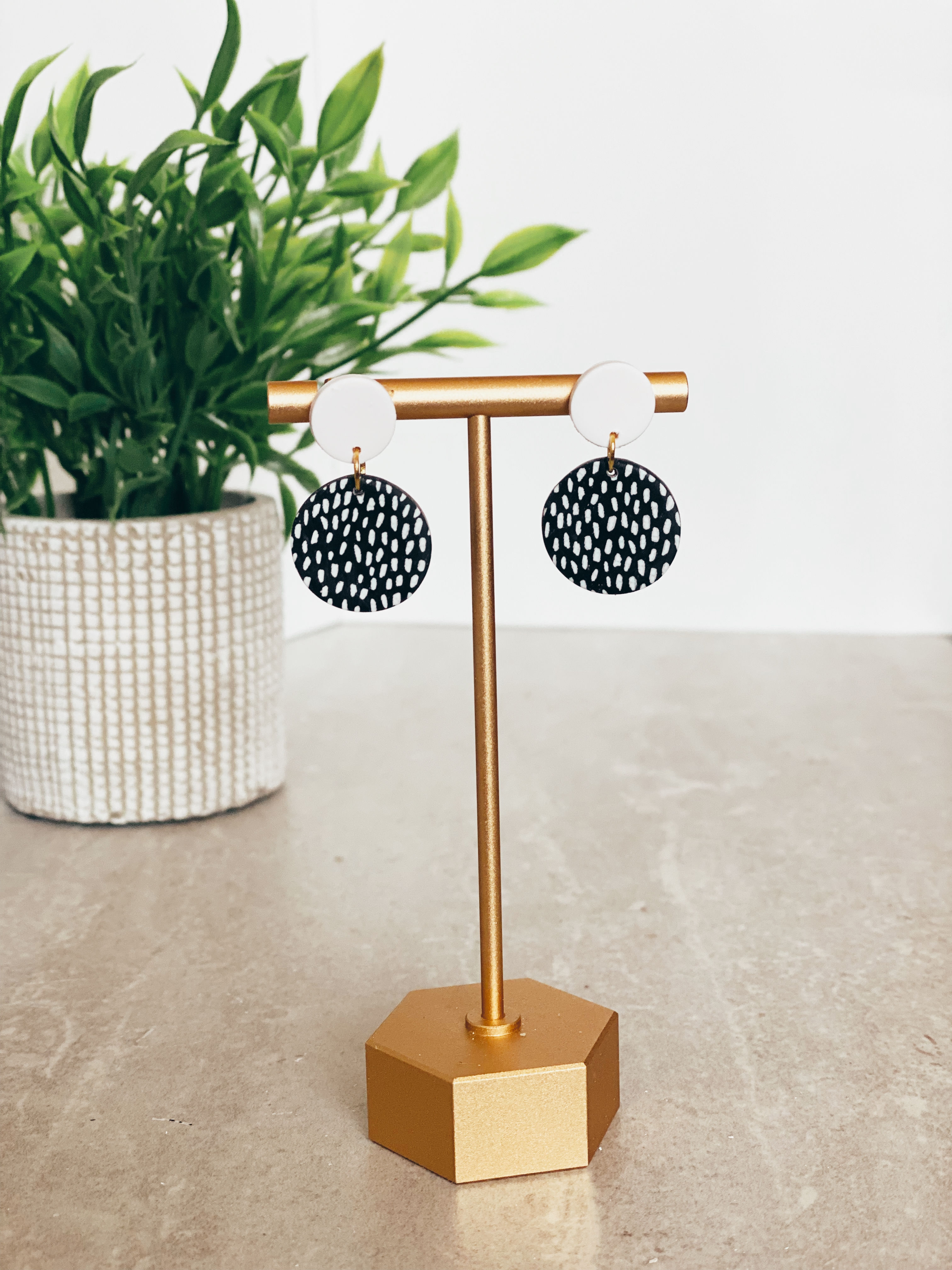 Julie in B/W Speckle