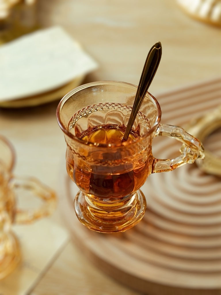 Miniature : coupe en verre ambré