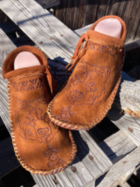 Handsewn Bison Suede Moccasins with Bear Design – Men’s 9 / Women’s 10