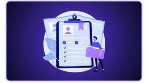 Ein modernes, illustriertes Clipboard im Fokus eines Recruiting-Szenarios, das eine detaillierte Checkliste für den Arbeitszeugnis-Check symbolisiert. Die Grafik zeigt eine Person, die Dokumente strukturiert verwaltet – ein Sinnbild für die Analyse von Formulierungen und Qualifikationen. Das Design unterstreicht den Prozess, bei dem aus der komplexen „Geheimsprache“ von Zeugnissen klare, auswertbare Daten für die Karriereplanung werden.