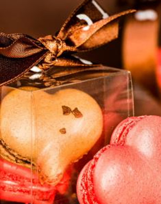 macaron_heart_shaped_gift_box.jpg