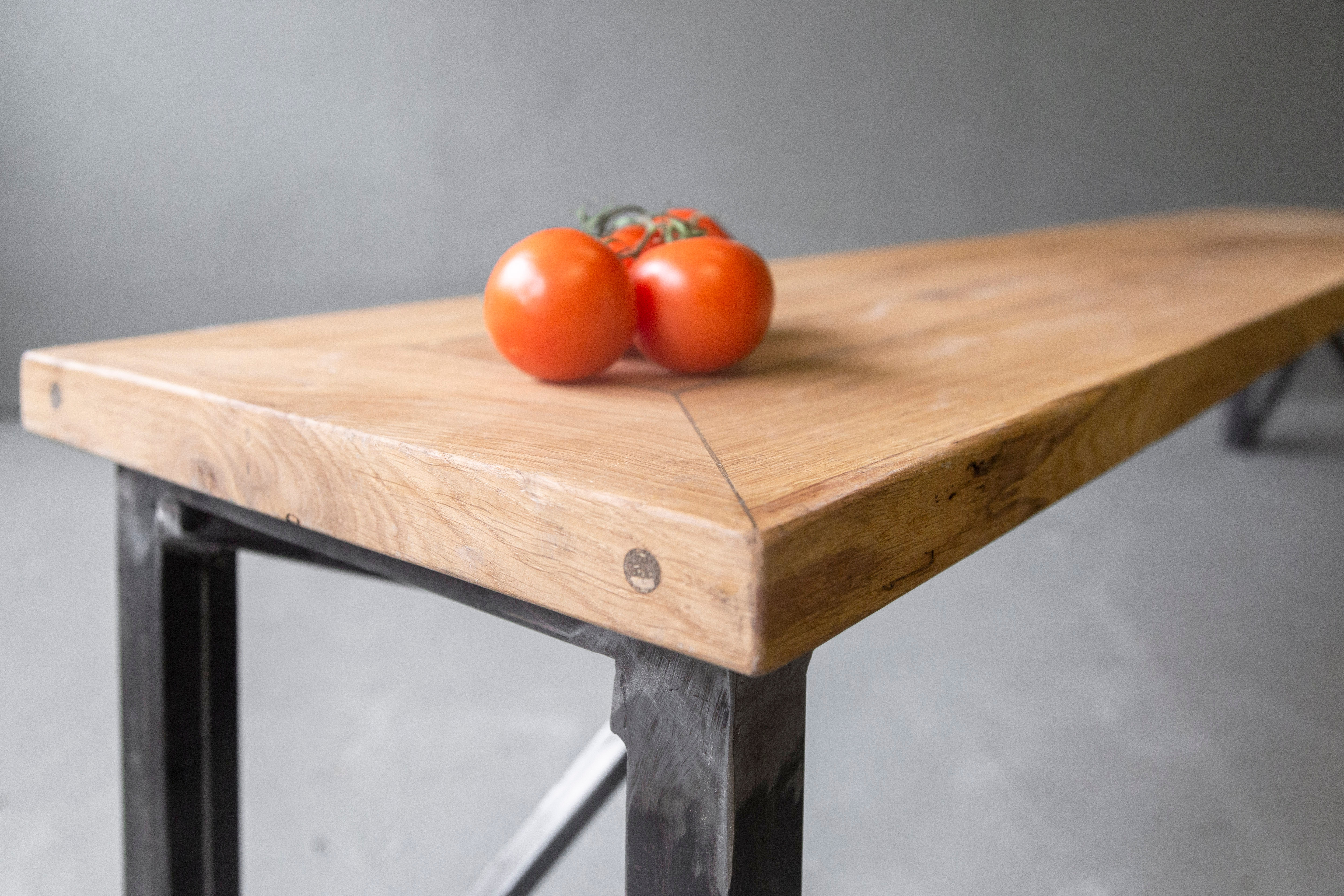 Sitzbank Eiche massiv - Industrial Design Bank, Sitzbank maßgefertigt, Moderne Sitzbank Eiche, Sitzbank ohne Lehne industrie