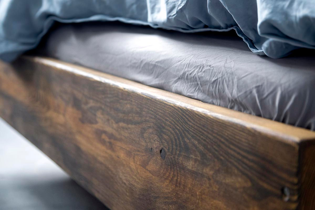 Familienbett Lussan aus Bauholz - nach Maß für dich - VanFraai Vollholz Schlaflandschaft