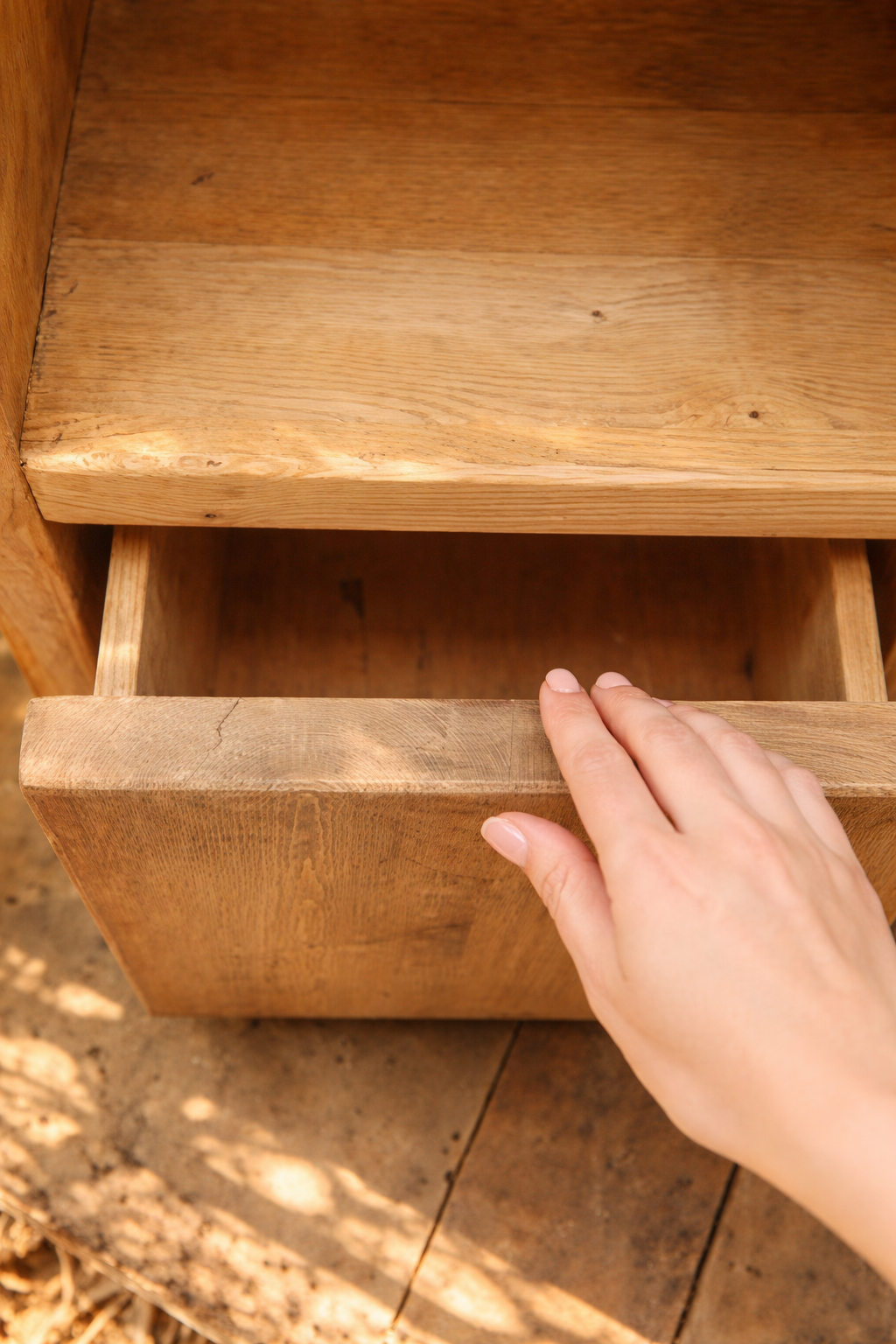 VanFraai Regal aus Bauholz, Eiche, Esche oder Birke mit Schublade und offenen Fächern.