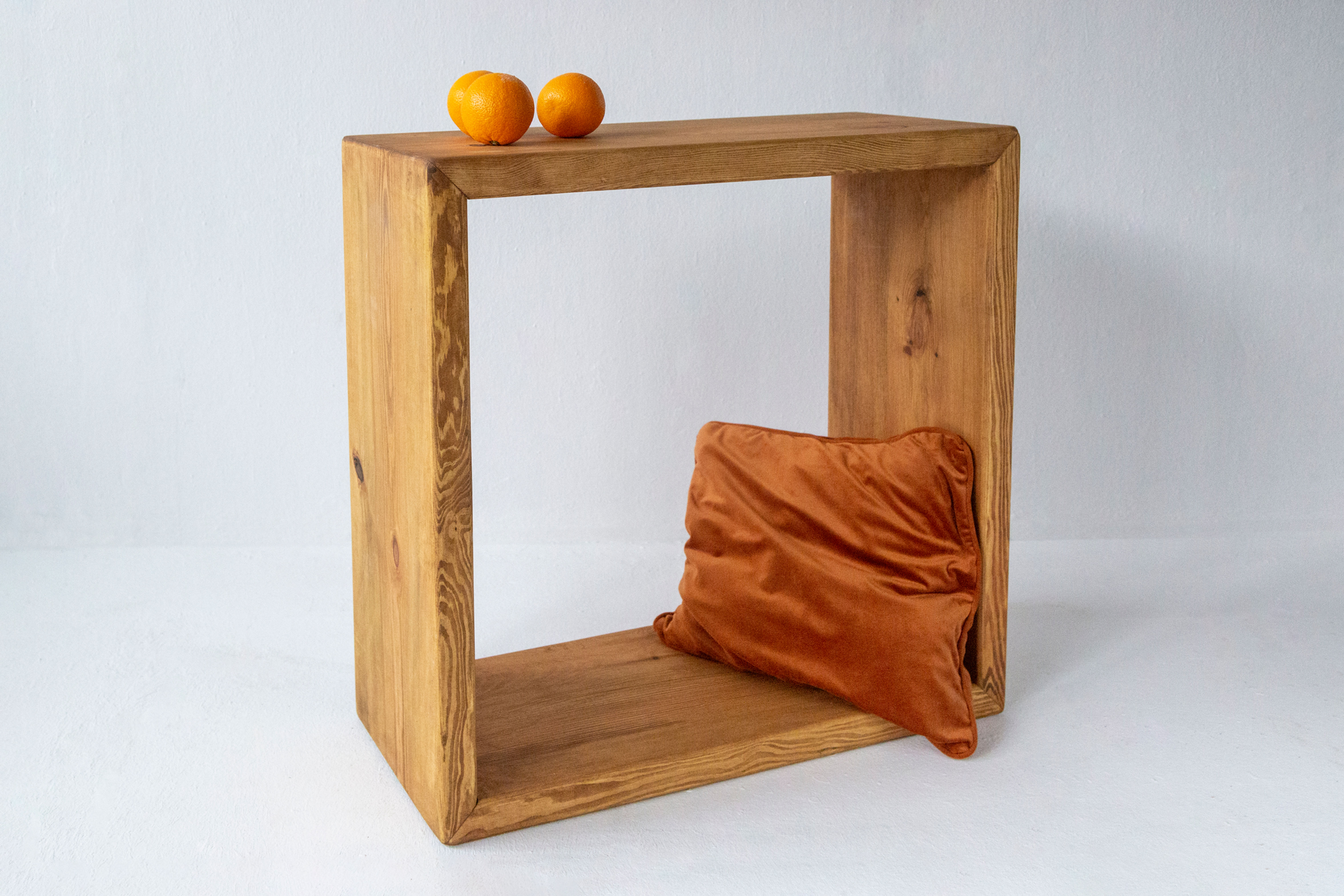 Nachttisch Marion - Minimalistischer Würfel, Nachttisch nach Maß, Kubus Holz mach maß, Holzkubus gunstig, Holzwürfel gunstig