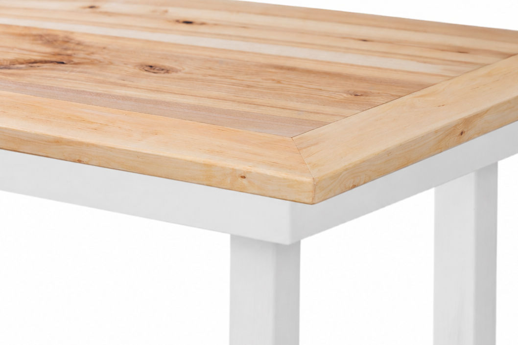 anFraai Massivholztisch Daan Detail mit gerader Tischkante, massiver Holzplatte und außen umlaufender Zarge