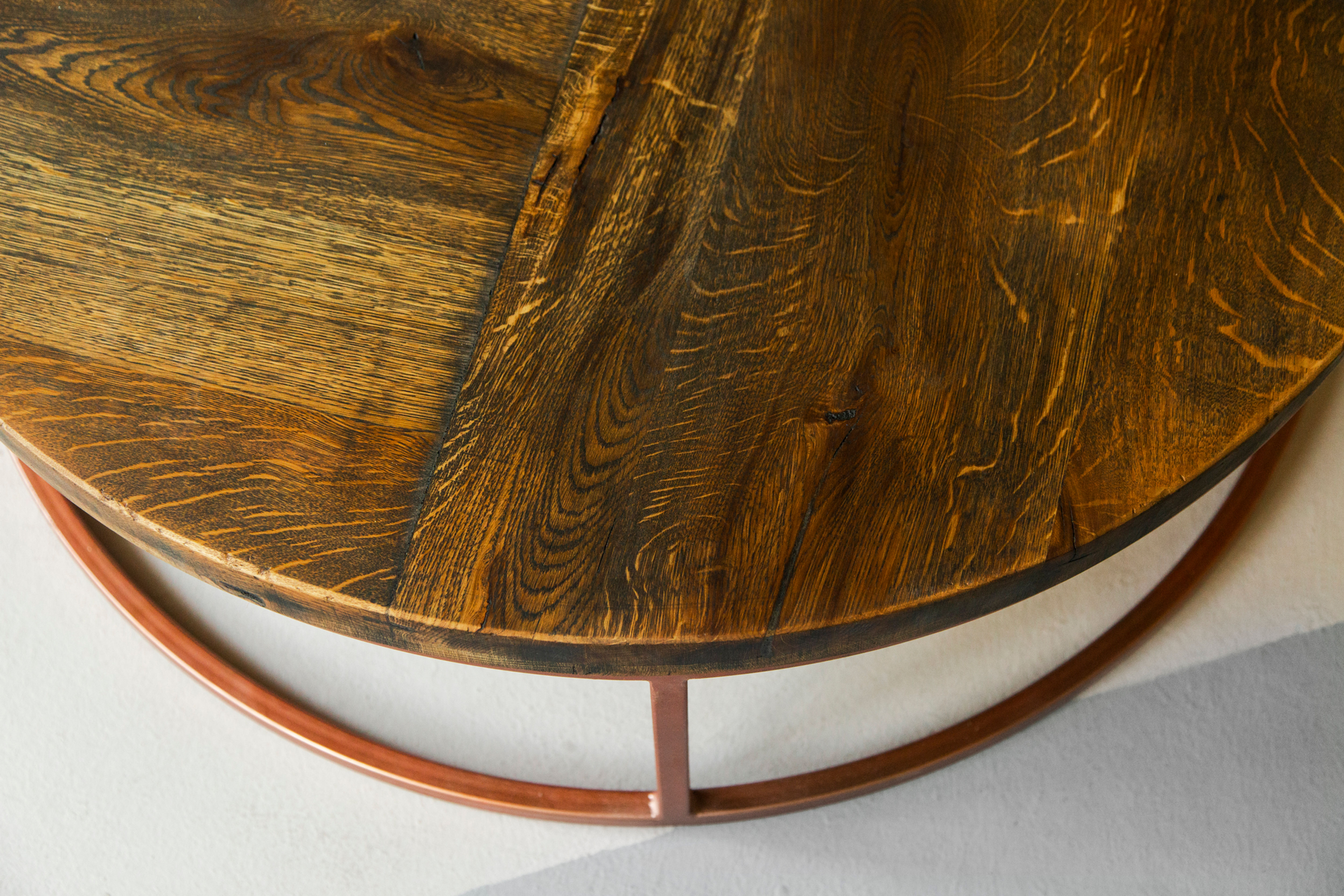 Couchtisch Loire - Eiche und Kupfer im harmonischen Tanz, Vanfraai Runde Esstisch,  Dunkeles Holz Beistelltisch