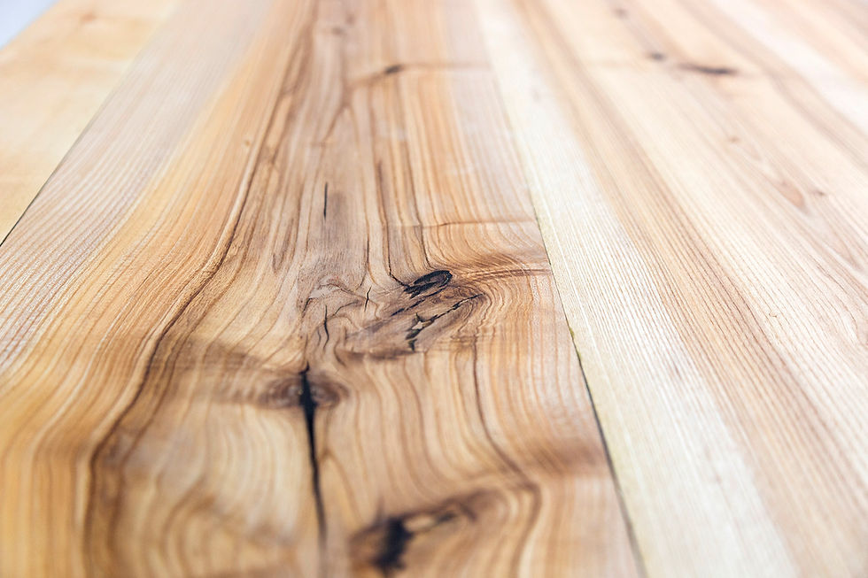 Esstischplatte aus durchgehender Esche mit geölter Oberfläche