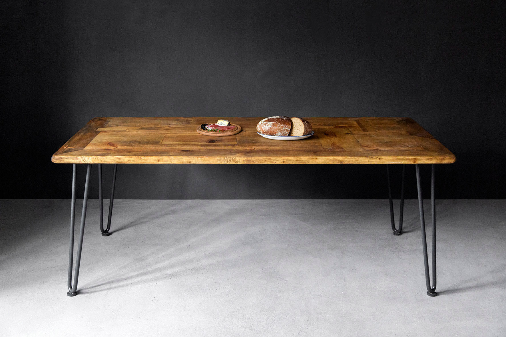 Esstisch Hairpin Berlin kaufen, Hairpin Tisch Massivholz Berlin, Design Tisch Bauholz Berlin Lieferung